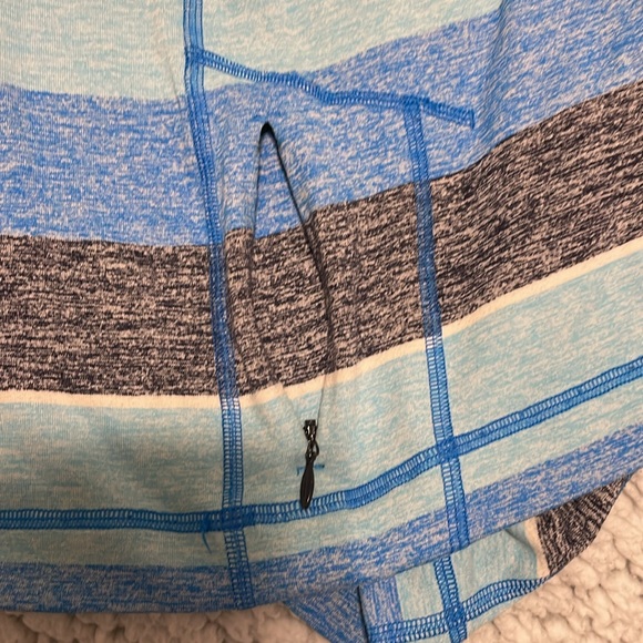 Lululemon Long Sleeve with thumb holes and small zipper pocket - Picture 5 of 6
